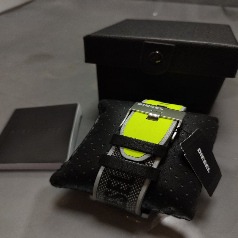 Reloj Diesel Mr Daddy 2.0 De Cuero Dz7429 Gris Plomo 57mm