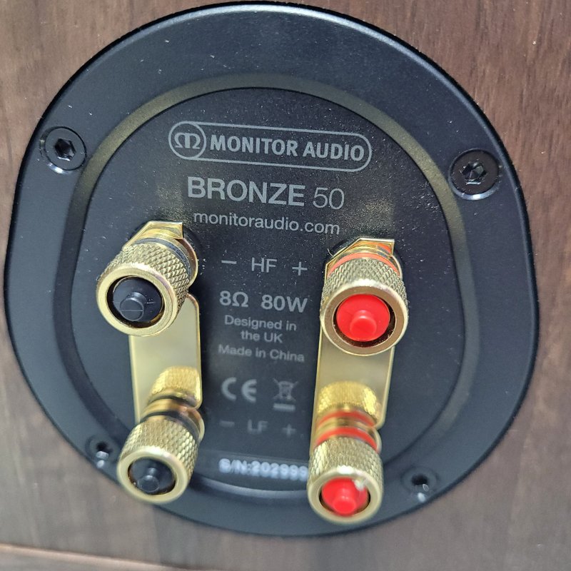 Parlantes Monitor Audio Bronze 50 Nogal