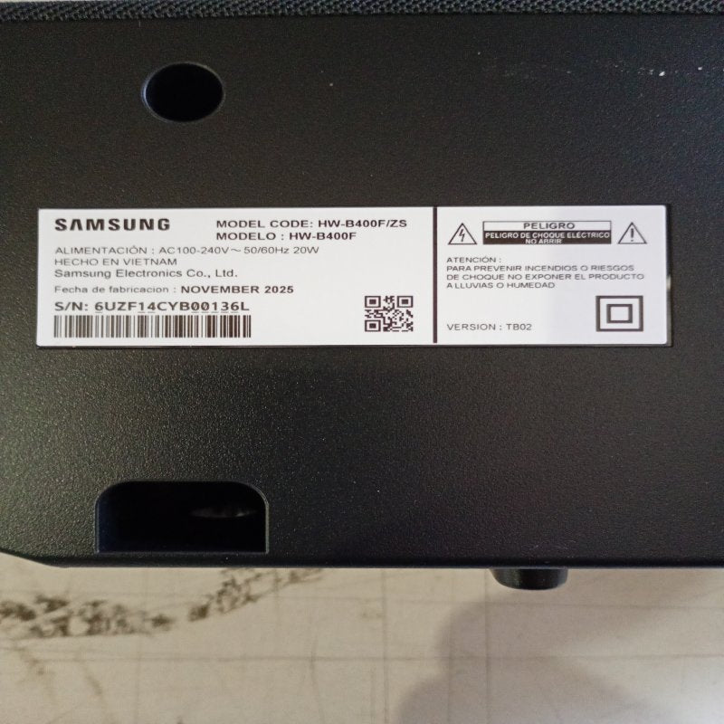 Soundbar Samsung HW-B400F 20W, Negro
