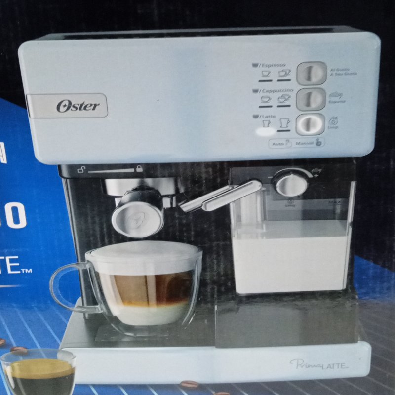 Cafetera Automática de Espresso Oster Prima Latte BVSTEM6603CC