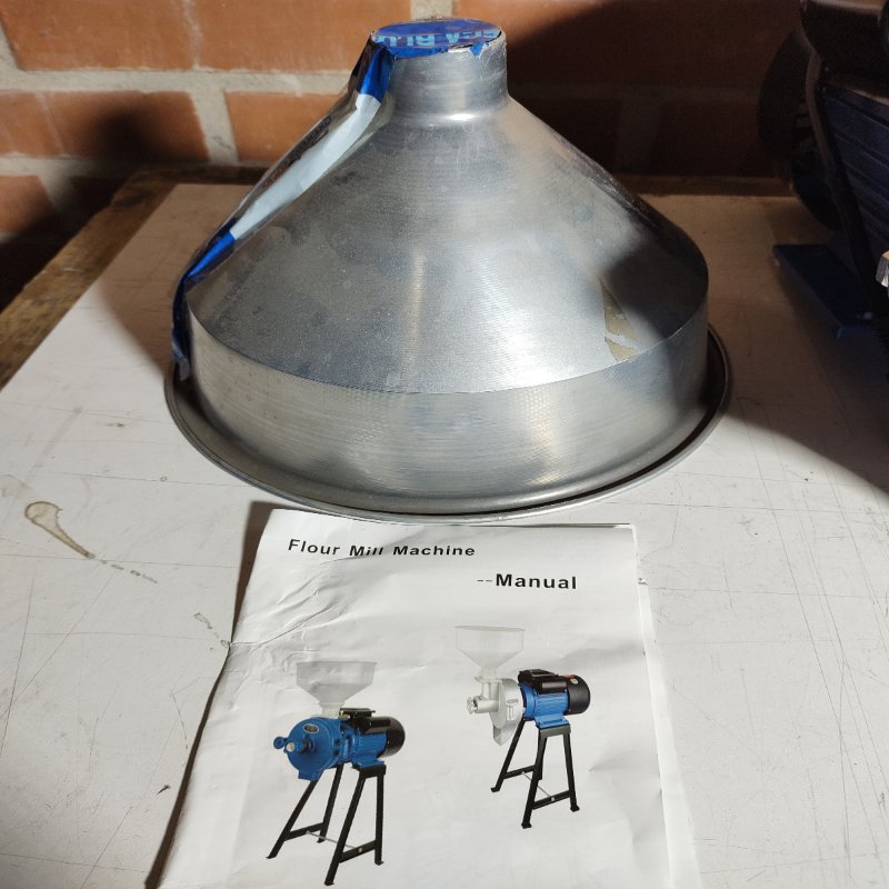Molino Eléctrico de Granos KXP 140 con Disco de Piedra, Azul
