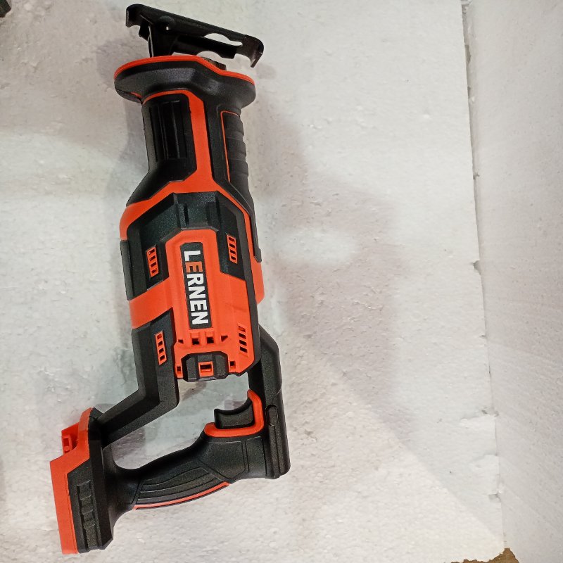 Sierra Sable Recíproca Pro Inalámbrica Lernen WFJ-2251 con Accesorios