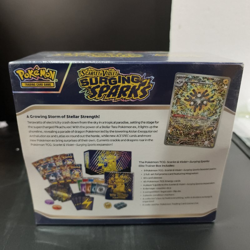Elite Trainer Box Pokémon Escarlata y Violeta Surging Sparks