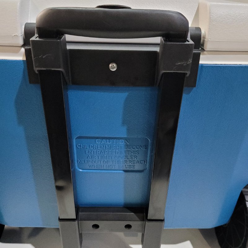 Cooler con Ruedas Coleman Chiller 56.7 Litros Azul