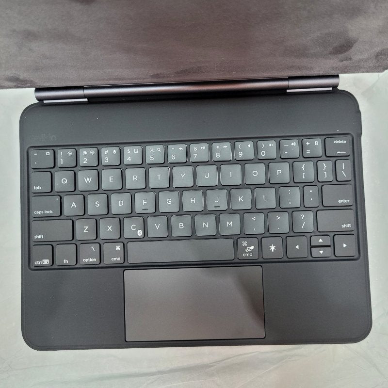 Funda Con Teclado  Para Ipad 10 Gen 10,9” Belkin Bbzoo2tt-V3 Negro