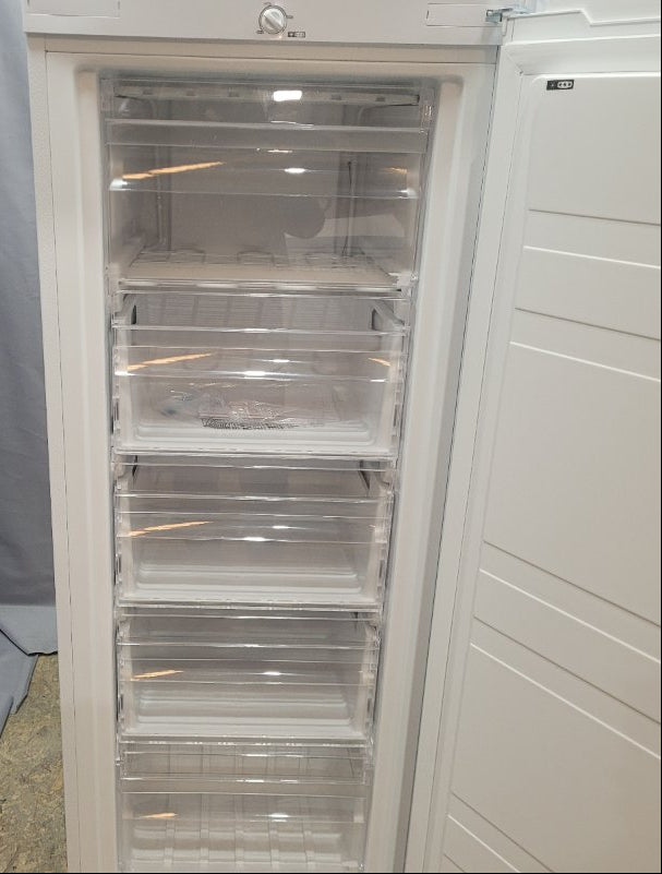 Freezer Vertical Midea Mfv-1600b208fn Blanco 157 Litros