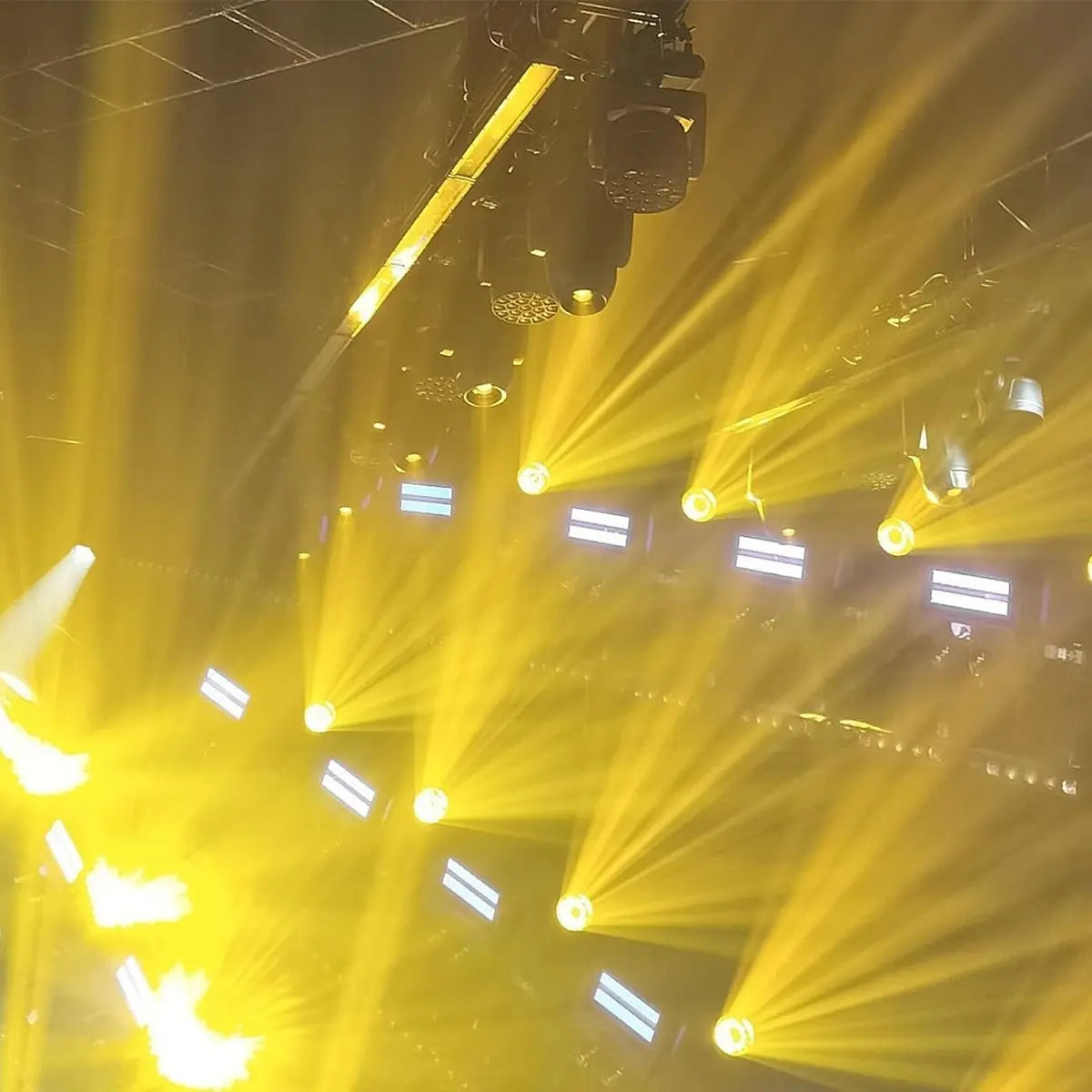 Cabeza Móvil LED 380W Auro Beam 380