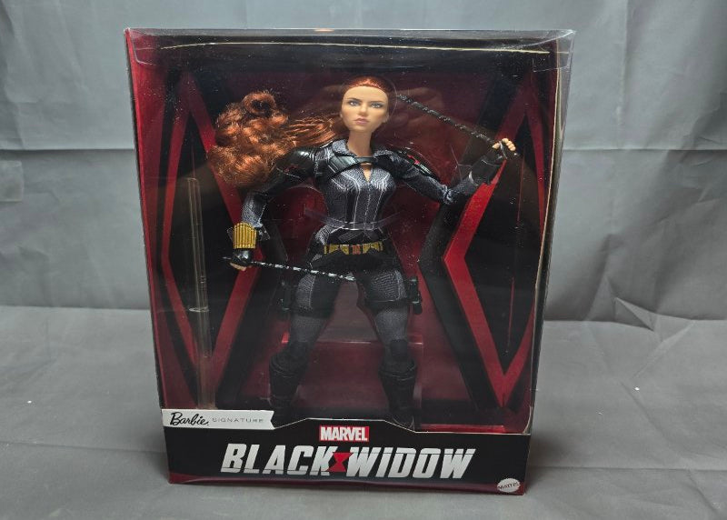 Muñeca Barbie Marveløs Black Widow Mattel Gly31