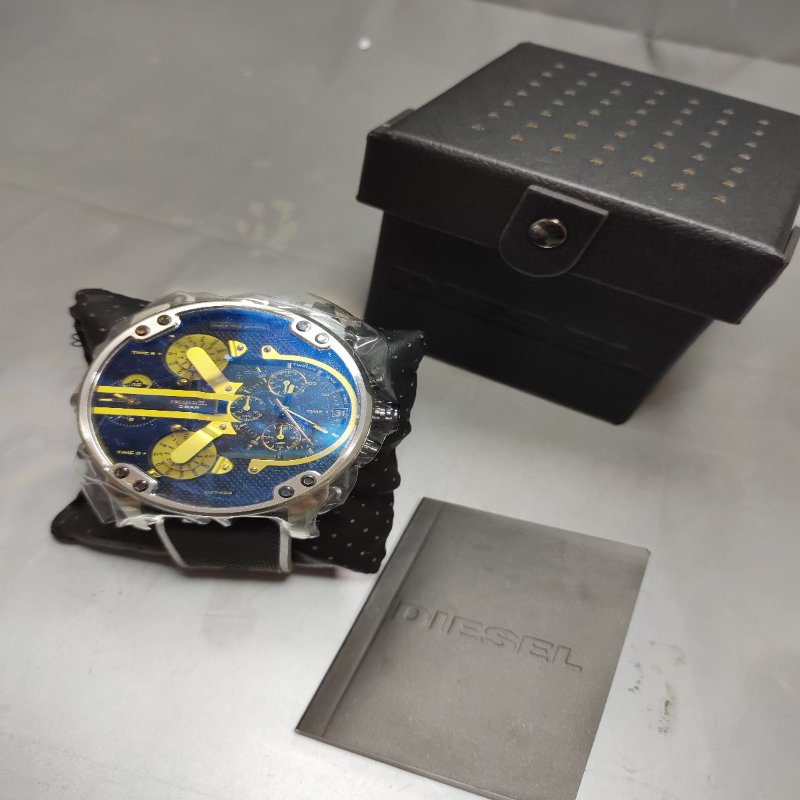 Reloj Diesel Mr Daddy 2.0 De Cuero  Dz7429 Gris Plomo 57mm