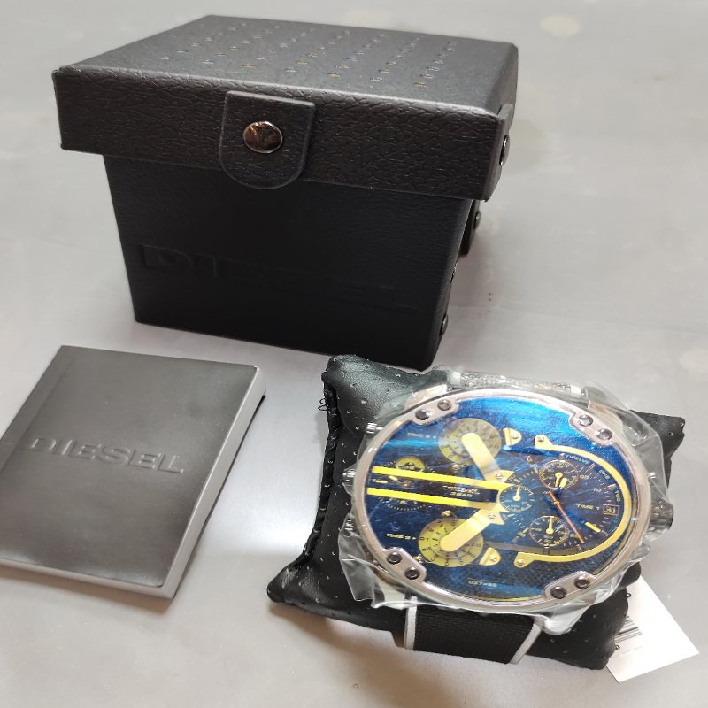 Reloj Diesel Mr Daddy 2.0 De Cuero  Dz7429 Gris Plomo 57mm