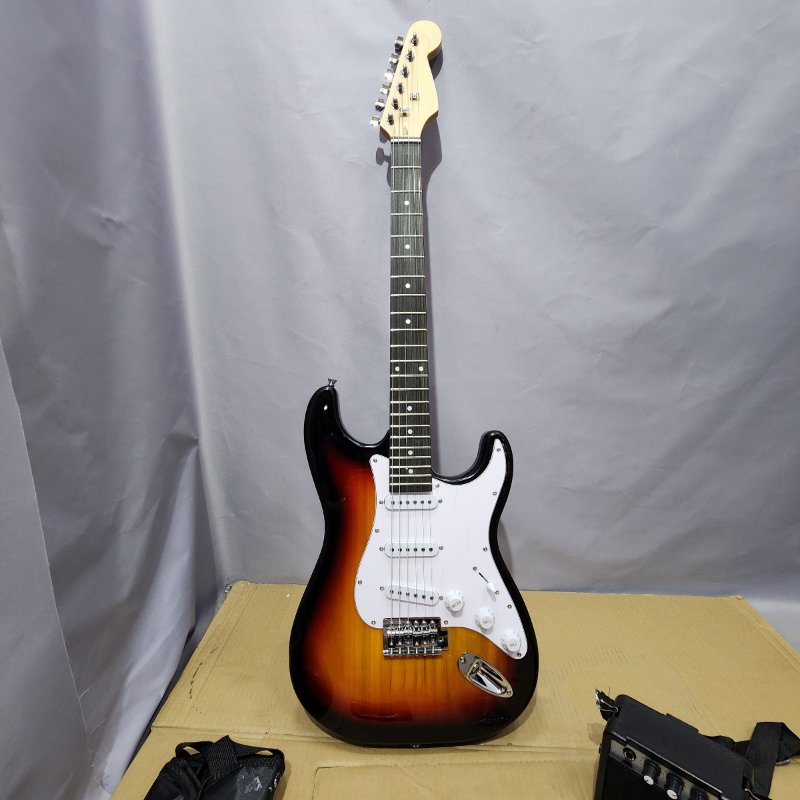 Guitarra Eléctrica Audiotek MKZ-ATGUITARNEG con Amplificador Incluido (18.6W, 220V/60Hz)