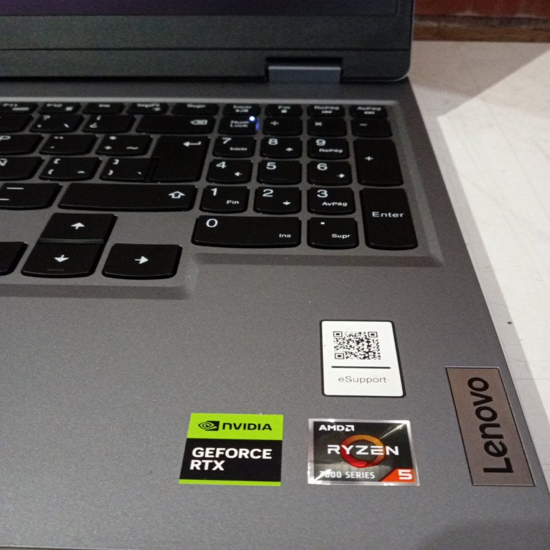 Notebook Gamer Lenovo LOQ 15ARP9 15.6" AMD Ryzen 5 7235HS 16GB RAM 512GB SSD RTX 3050