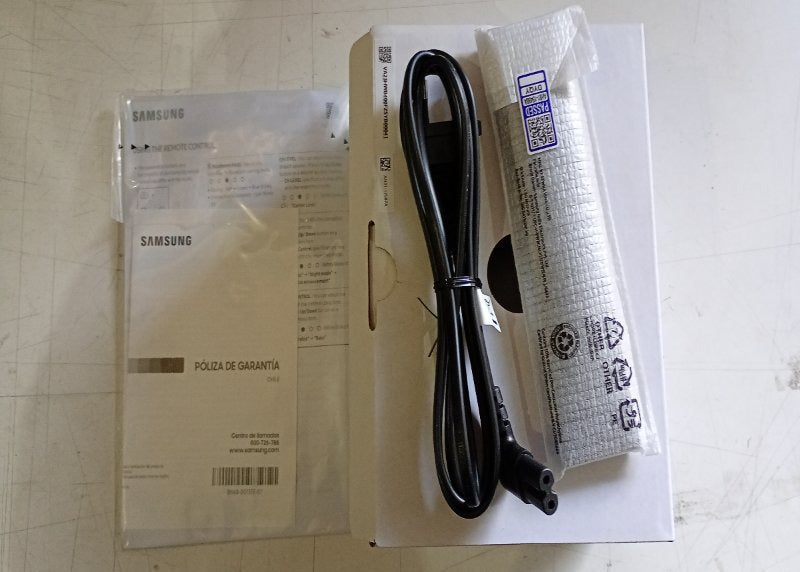 Soundbar Samsung HW-B400F 20W, Negro