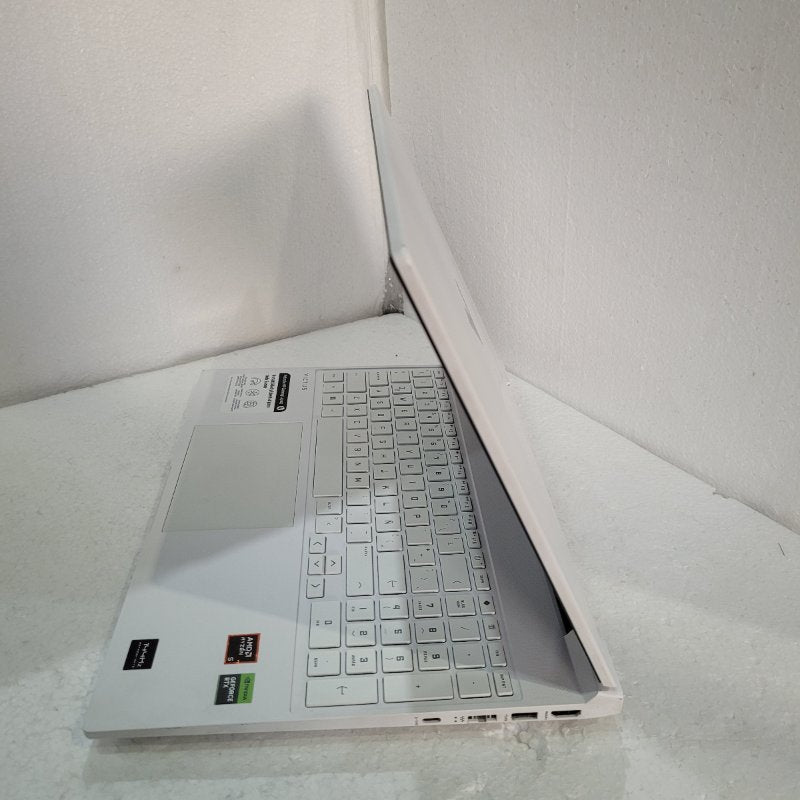 Notebook Gamer Victus 15-FB2028LA 15.6" Ryzen 5 8GB 512GB