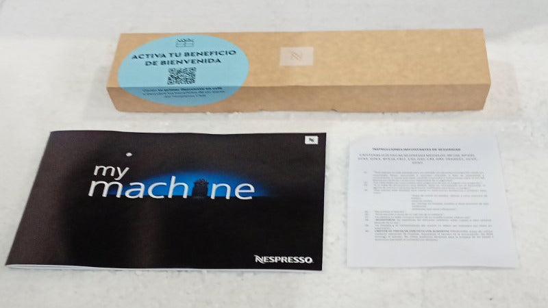 Cafetera Nespresso Inissia + 7 Cápsulas Negra