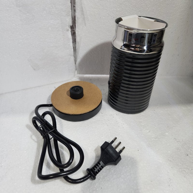 Cafetera Nespresso Inissia con Espumador Aeroccino 3, Blanco