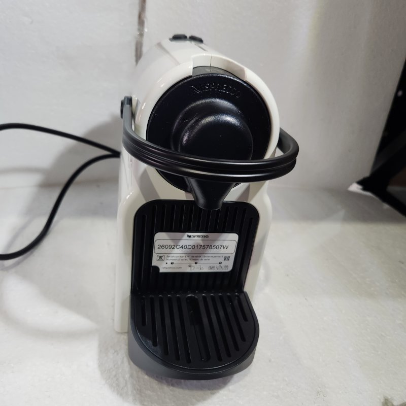 Cafetera Nespresso Inissia con Espumador Aeroccino 3, Blanco