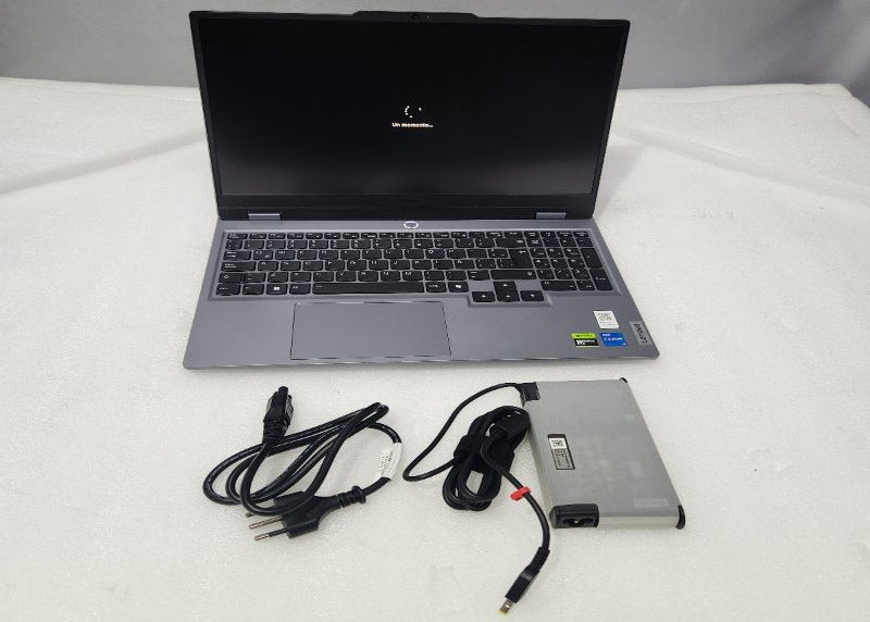 Notebook Gamer Lenovo LOQ 15IAX9 15.6" Intel Core i5-12450HX 16GB RAM 512GB SSD RTX 3050