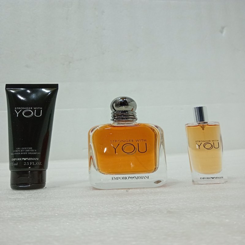 Set Perfume Giorgio Armani Stronger With You EDT Hombre – 100 ml + EDT 15 ml + Gel 75 ml