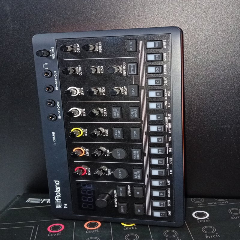 Roland AIRA Compact Bass Machine T-8