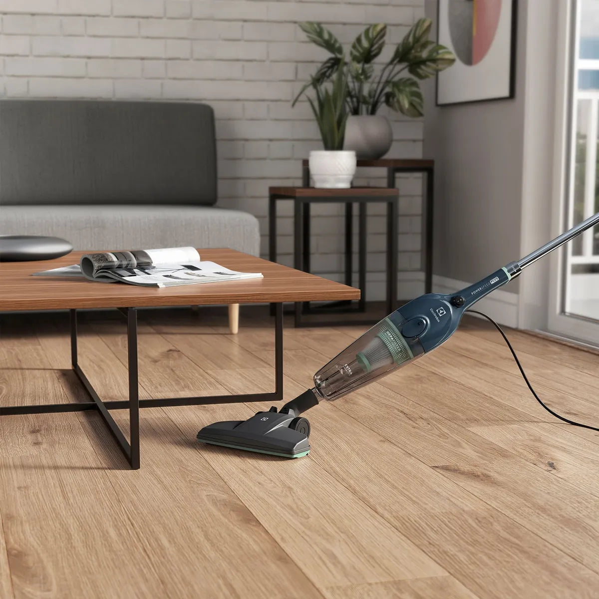 Aspiradora Vertical Electrolux STK14 Azul
