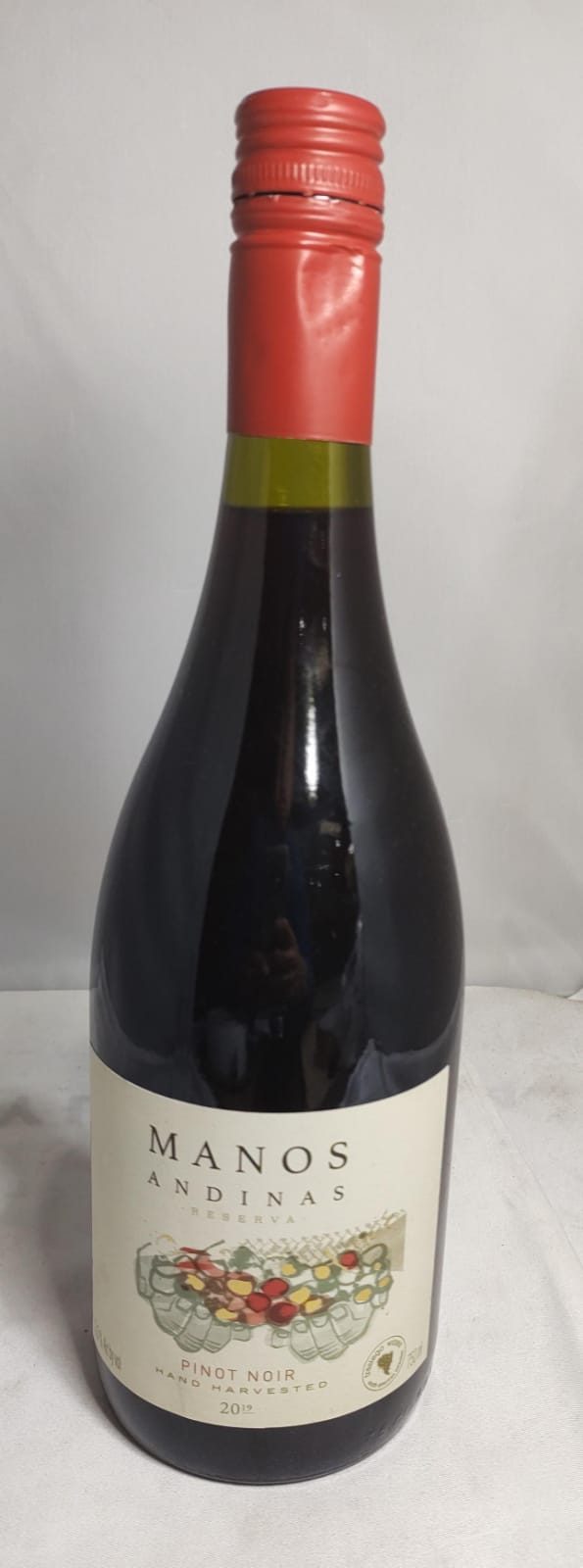 Vino manos andinas pinot noir hand harvested 2019