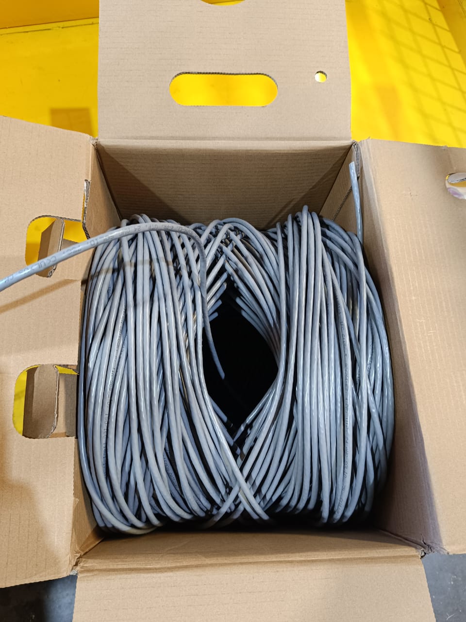 Cable de Internet Siemon 9C6M4-E2-RXA Plomo 305 Metros